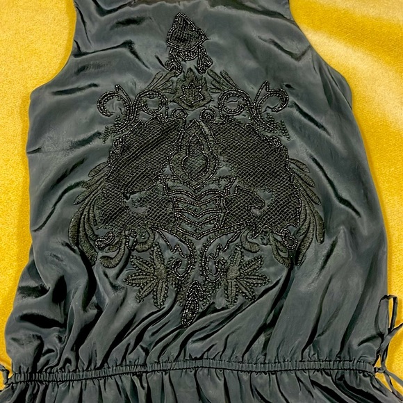 JUICY COUTURE DRESSY SLEEVELESS BLACK SATIN BEADED TOP WITH KNIT BACK SIZE XS - Picture 4 of 8
